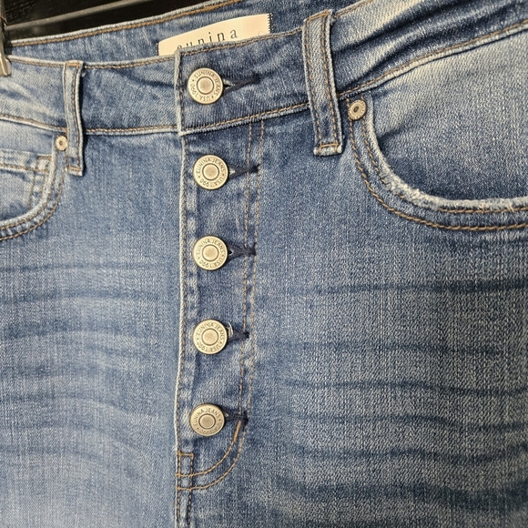 Ally Medium Wash Ultra High Rise Distressed Cropped Jeans size 9 - Picture 8 of 11